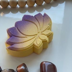 Bath Bomb With Red Tigers Eye Crystal